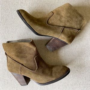 Nine West Hamelin Suede Chunky Heel Olive Green Boots Booties